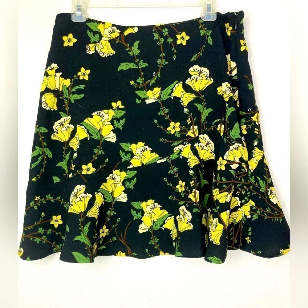 Dark Academia NWOT floral on black background side zipped skirt